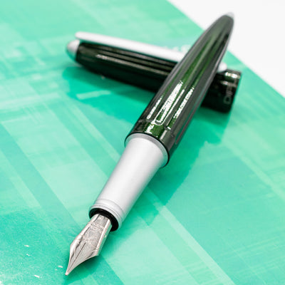 Diplomat Aero Fountain Pen - Evergreen uncapped