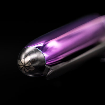 Zoomed-in view of the top of the cap with the finial on the Diplomat Aero Fountain Pen - Funky.