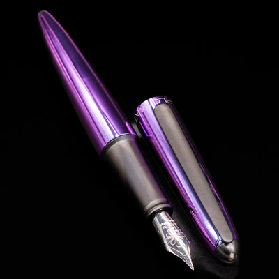 A full view of the Diplomat Aero Fountain Pen - Funky uncapped, with its cap laying next to the pen. 