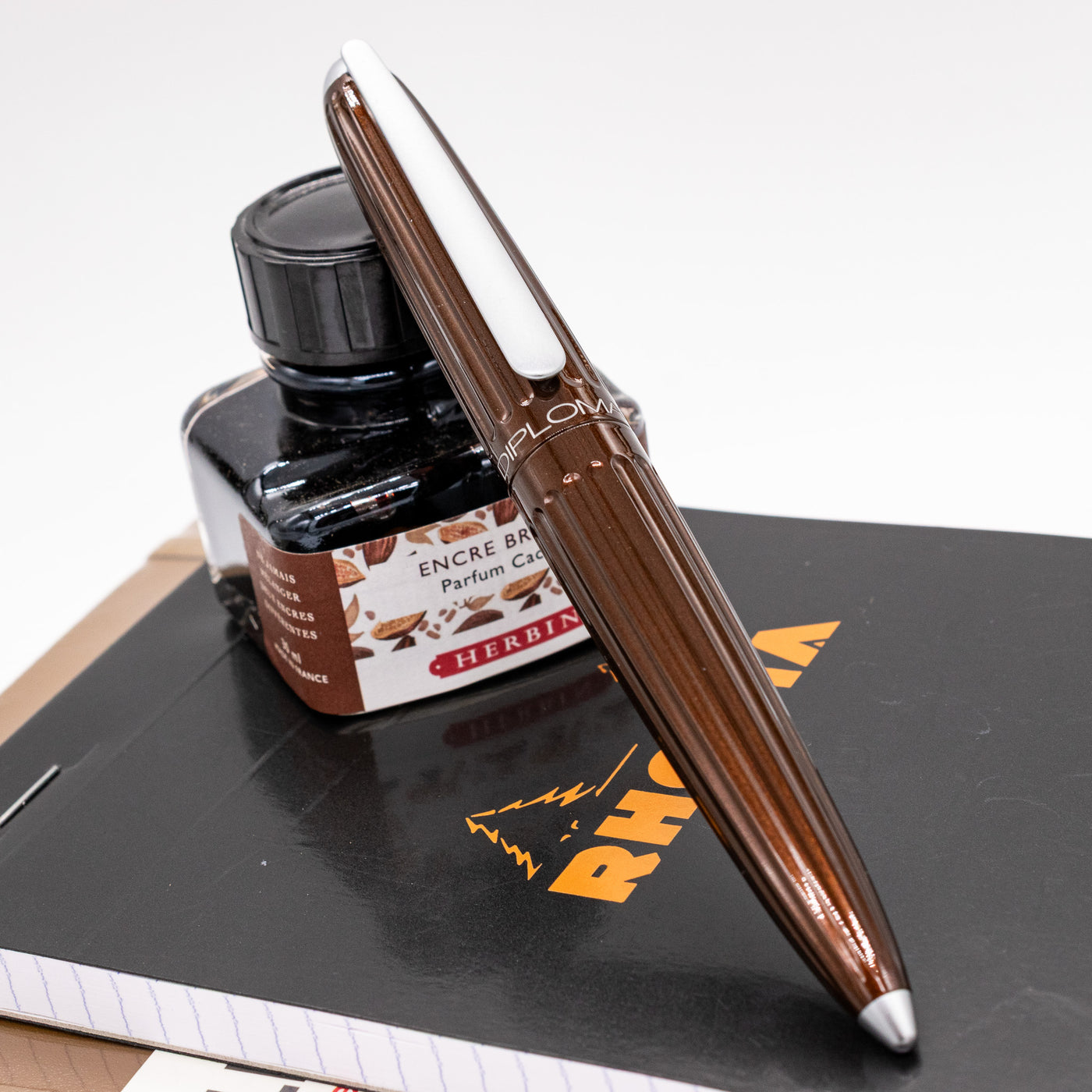 Diplomat Aero Fountain Pen - Marrakesh capped