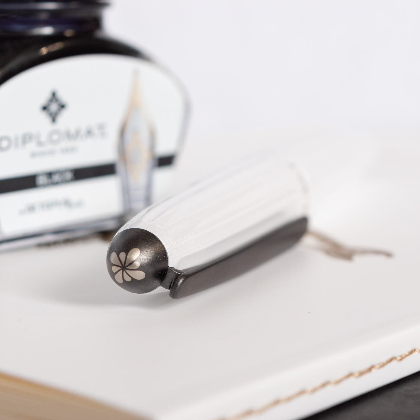 Diplomat Aero Lacquered White Fountain Pen cap top