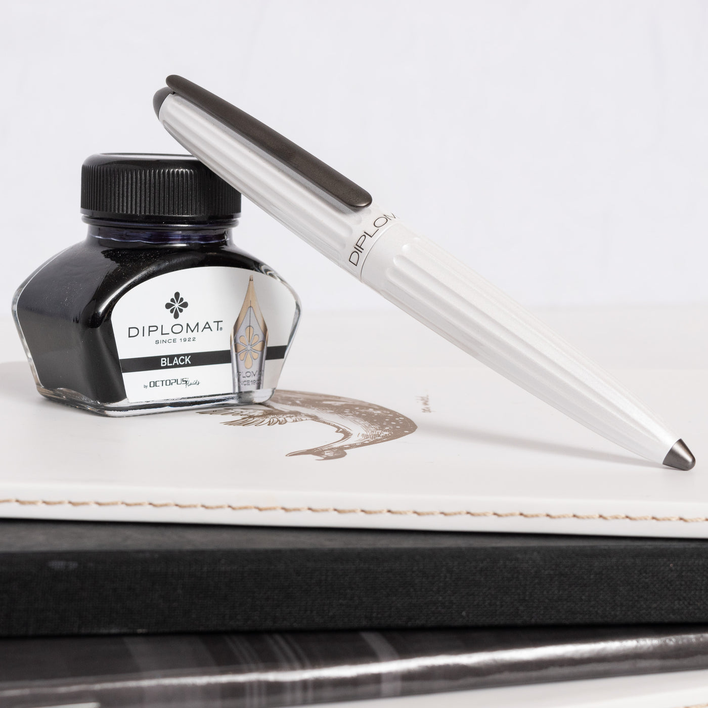 Diplomat Aero Lacquered White Fountain Pen capped