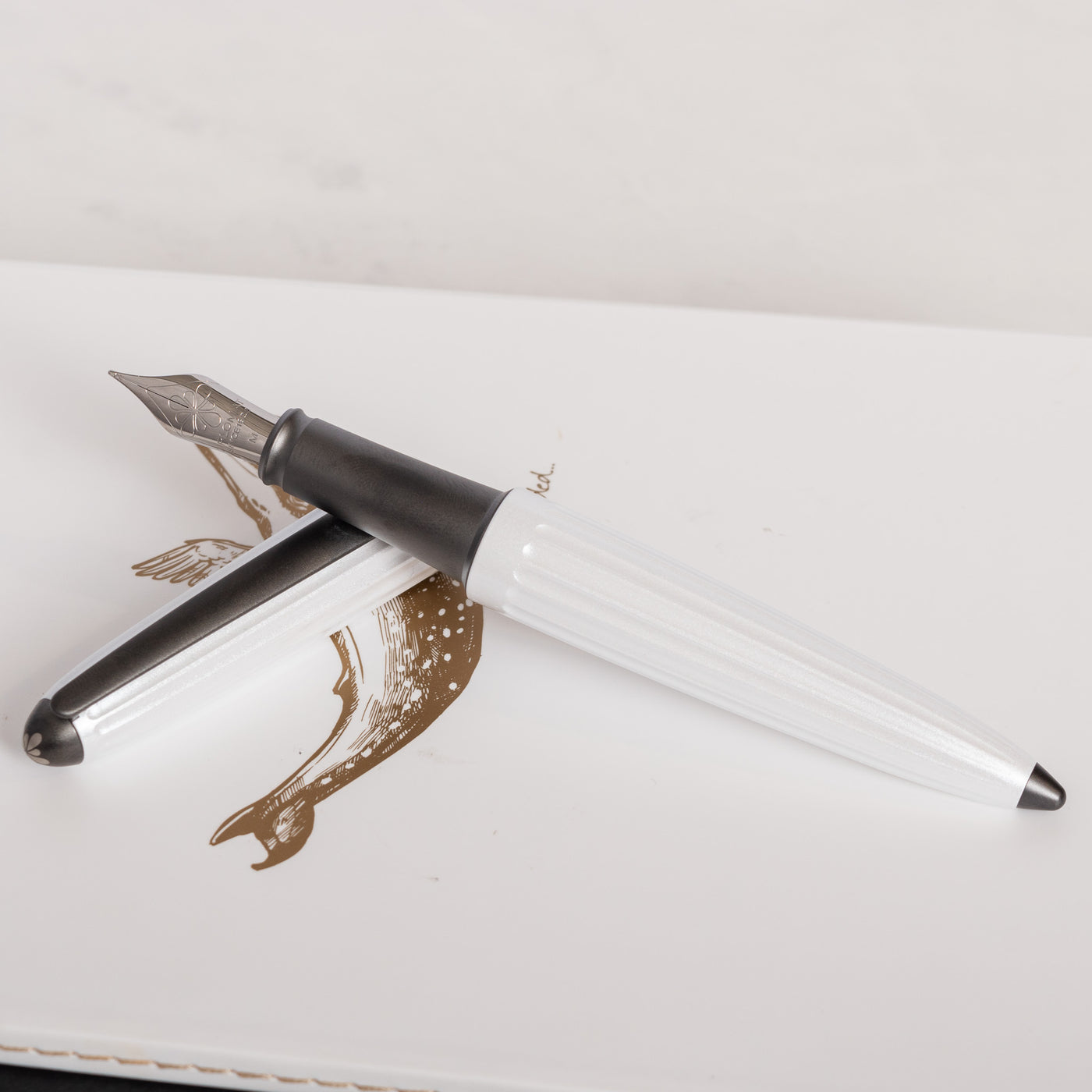 Diplomat Aero Lacquered White Fountain Pen gunmetal