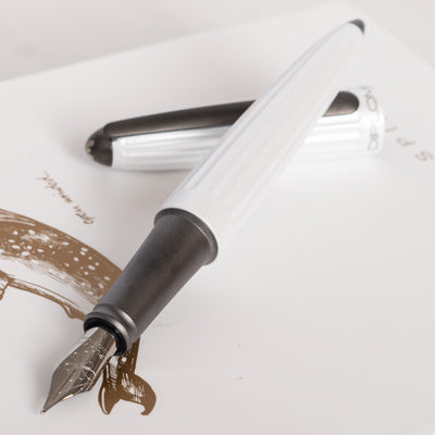 Diplomat Aero Lacquered White Fountain Pen uncapped