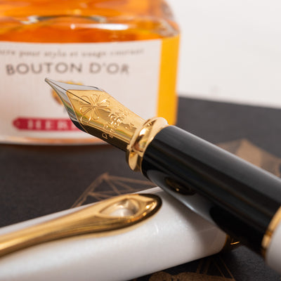 Diplomat Excellence A2 Pearl White & Gold Fountain Pen Nib
