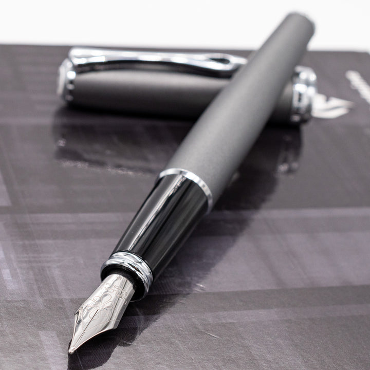 Diplomat Excellence A2 Venezia Platin Fountain Pen - Steel Nib