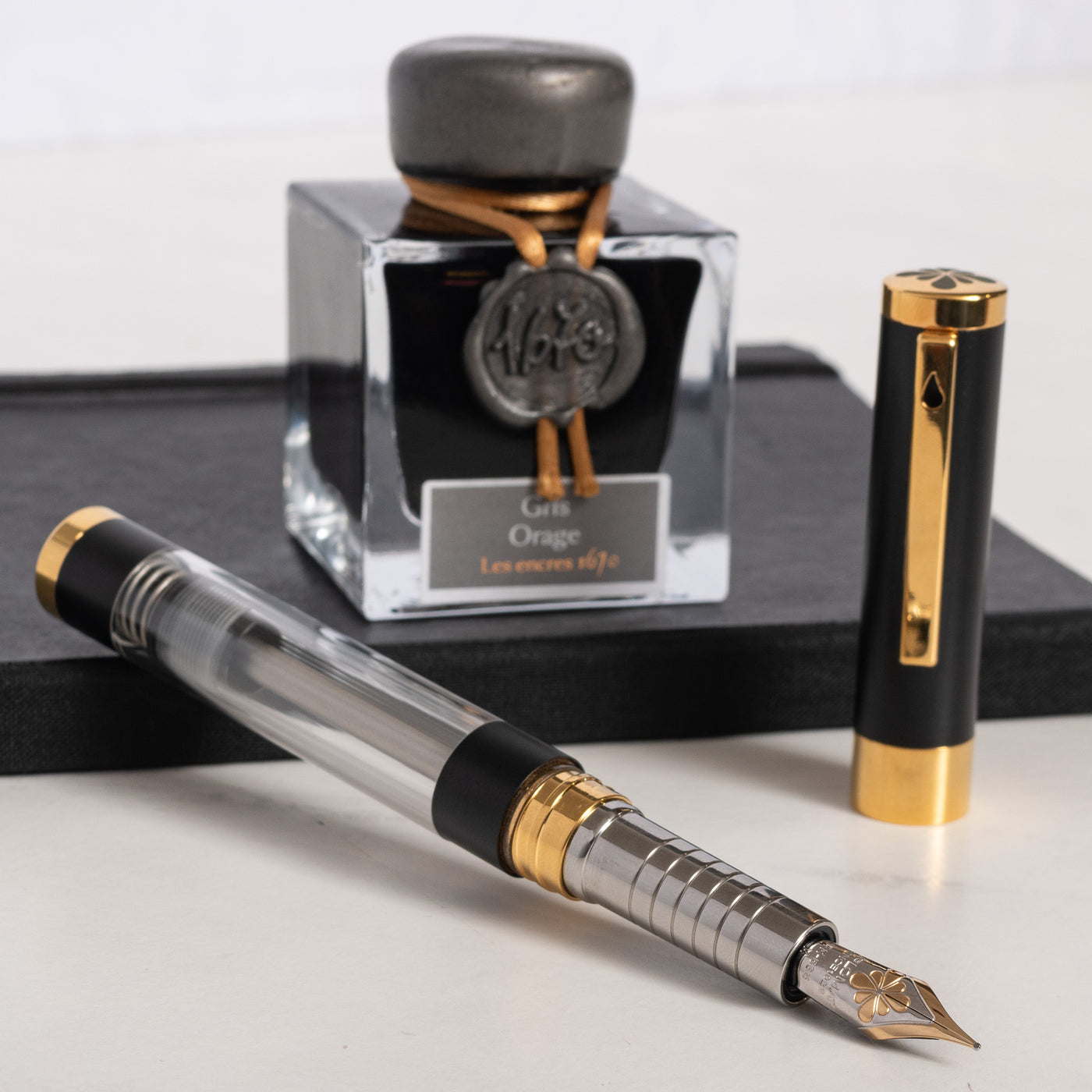 Diplomat Nexus Demo Black & Gold Fountain Pen - 14k Nib clear