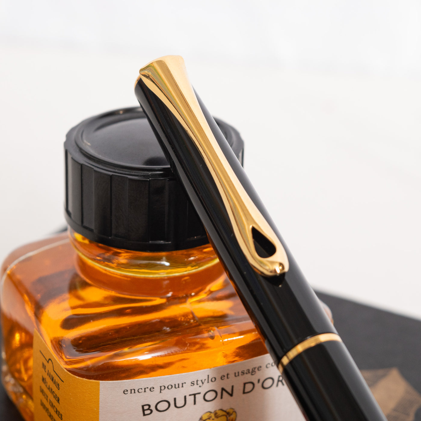Diplomat Traveller Black Lacquer & Gold Fountain Pen Clip