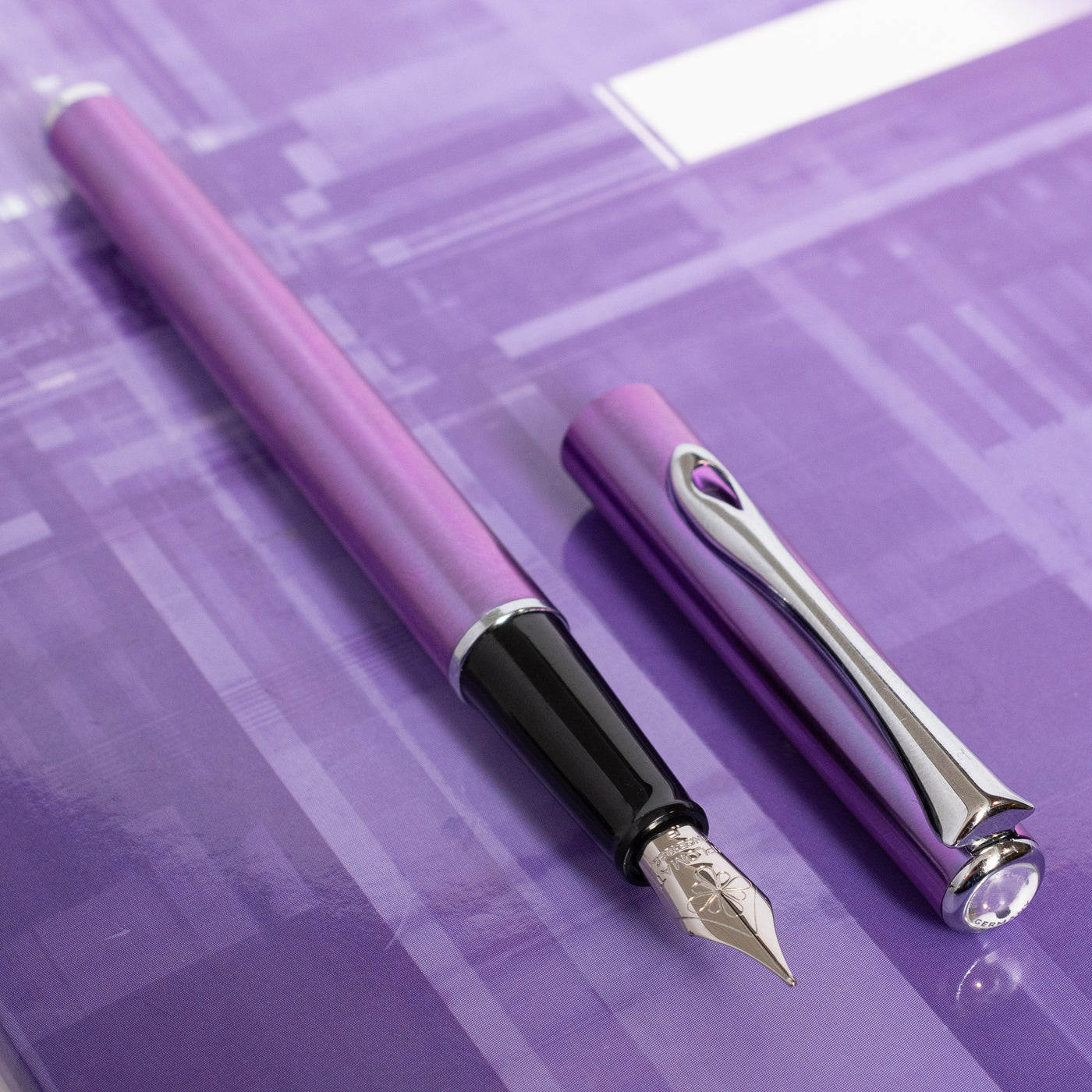 Diplomat Traveller Funky Fountain Pen - Petrol uncapped