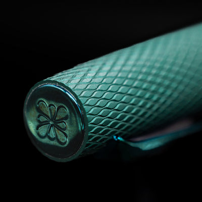 Zoomed-in view of the top of the cap with the finial on the Diplomat Viper Fountain Pen - Green.