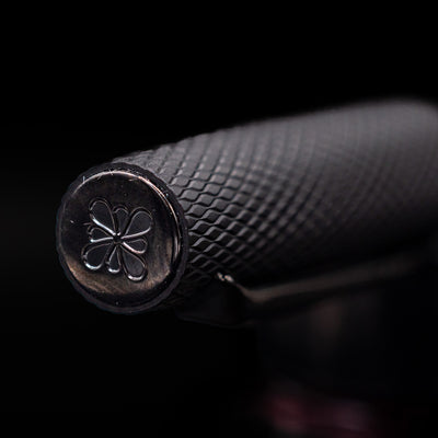 Zoomed-in view of the top of the cap with the finial on the Diplomat Viper Rollerball Pen - Black.