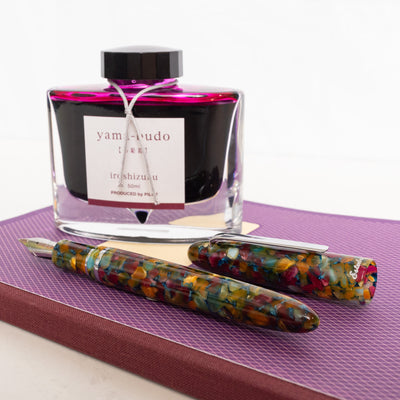 Refined Gold-Plated Trim: Exquisite details add a touch of luxury to the Botanical Gardens pen.