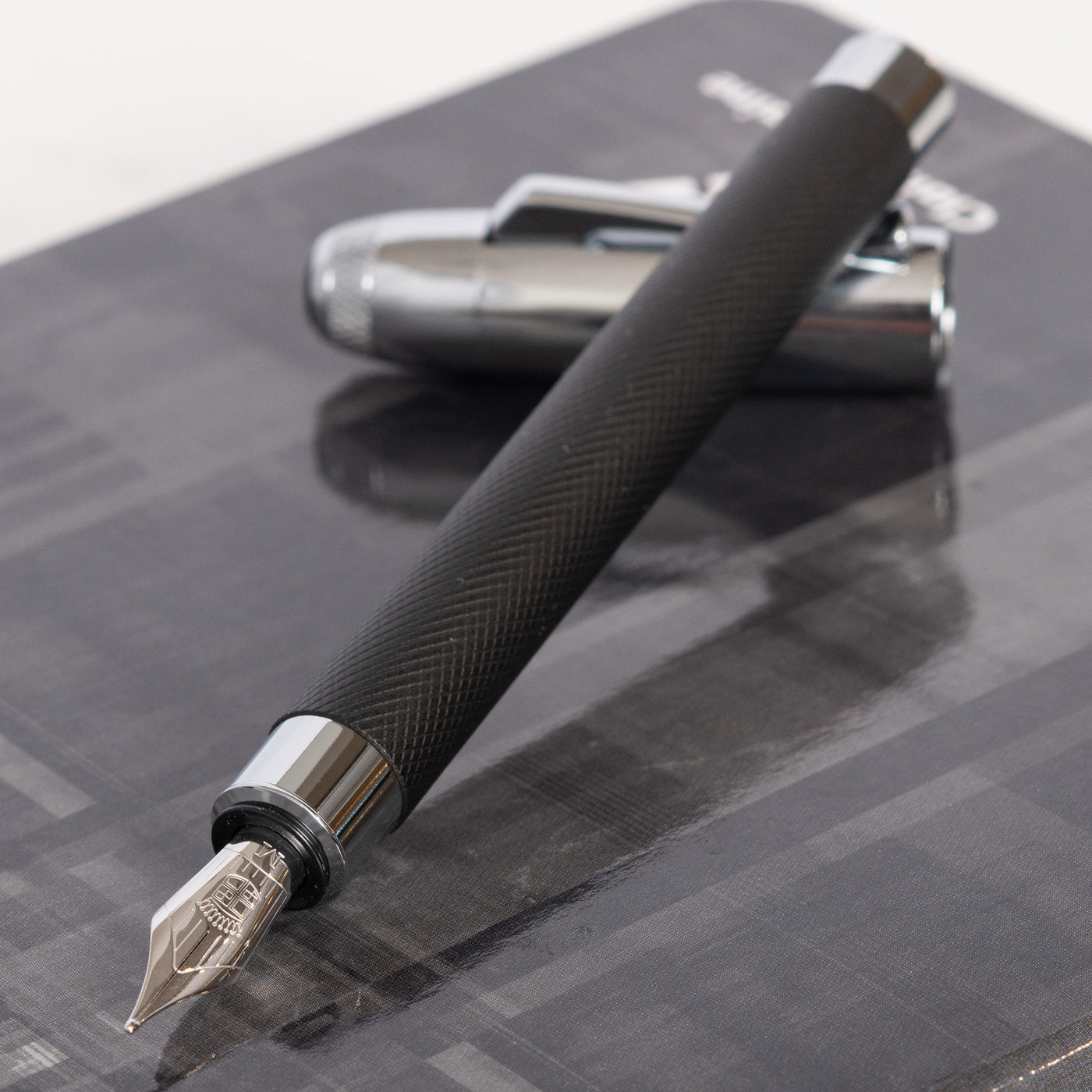 Graf von Faber-Castell Bentley Fountain Pen - Onyx Black