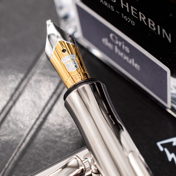 Graf von Faber-Castell Classic Fountain Pen Platinum Plated