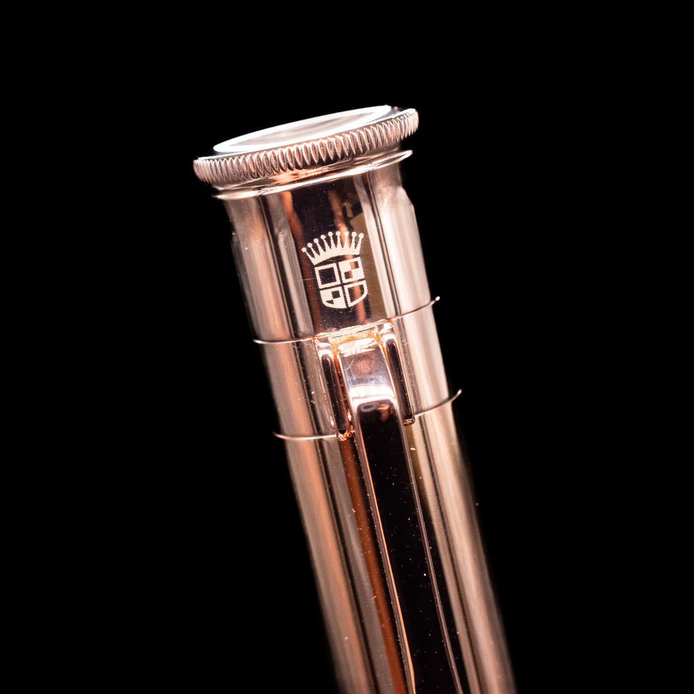 Zoomed view of the logo on the cap, with rose gold detailing on the Graf von Faber-Castell Classic Limited Edition fountain pen.