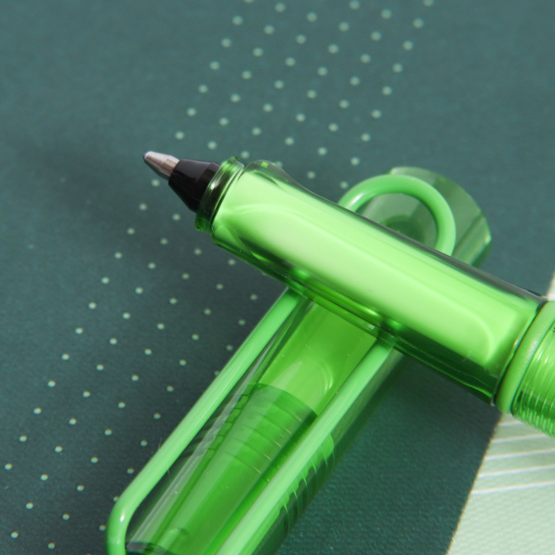 Lamy 1235520 tipo rollerball 339 – doploze rollerball van aluminium in de kleur koper-oranje met geïntegreerd clip-/drukmechanisme – met zwarte rollervulling – lijnbreedte M Lamy 1235520 tipo rollerball 339 – doploze rollerball van aluminium in de kleur koper-oranje met geïntegreerd clip-/drukmechanisme – met zwarte rollervulling – lijnbreedte M