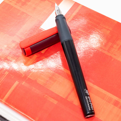 LAMY Nexx Harry Potter Fountain Pen - Gryffindor Red