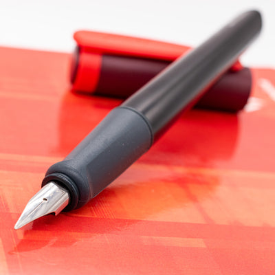 LAMY Nexx Harry Potter Fountain Pen - Gryffindor Uncapped