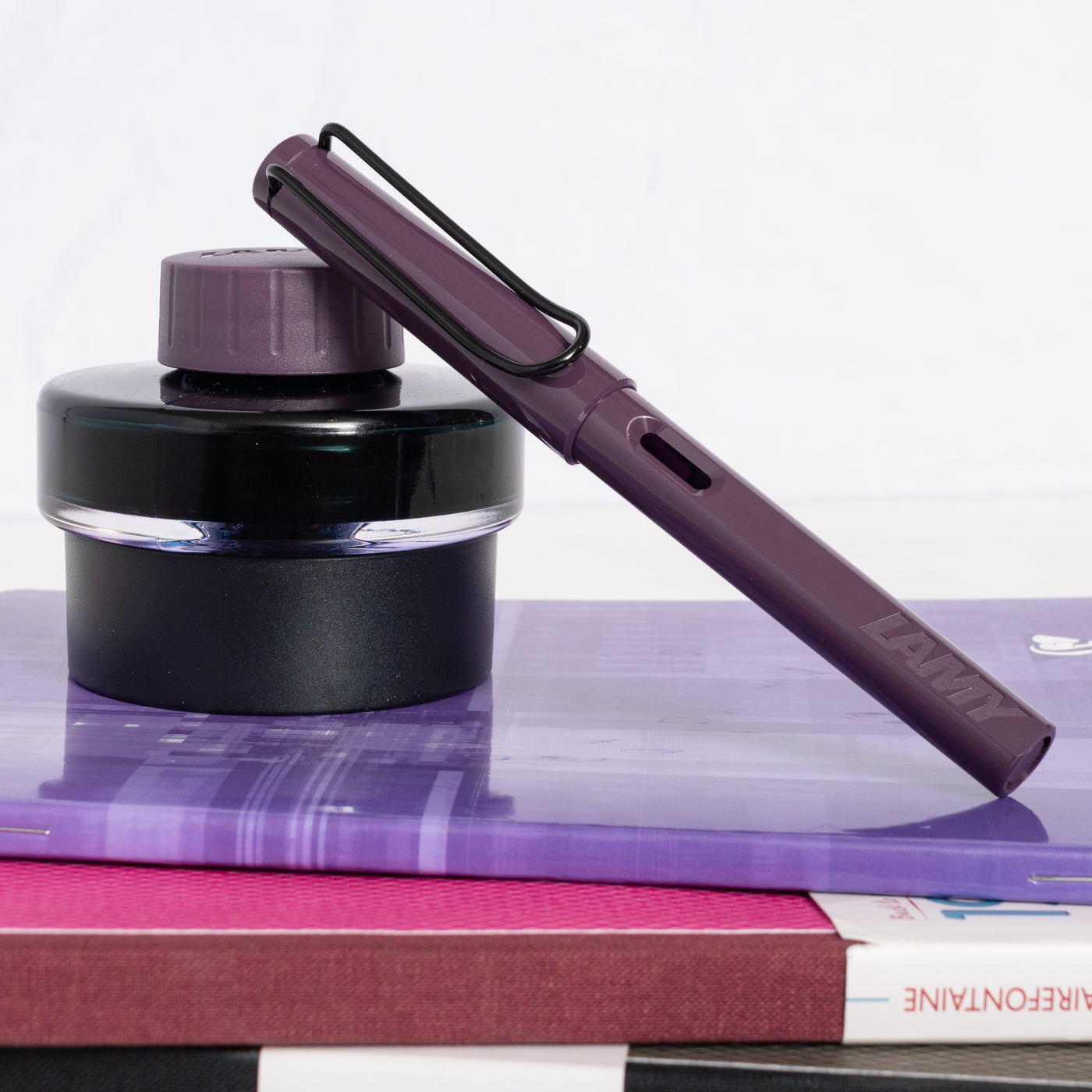 LAMY Safari 2024 Special Edition Violet Blackberry Fountain Pen capped