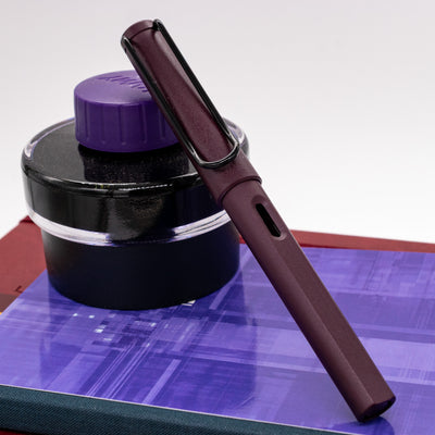LAMY Safari Fountain Pen - Scarlet capped