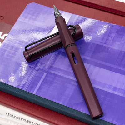 LAMY Safari Fountain Pen - Scarlet red