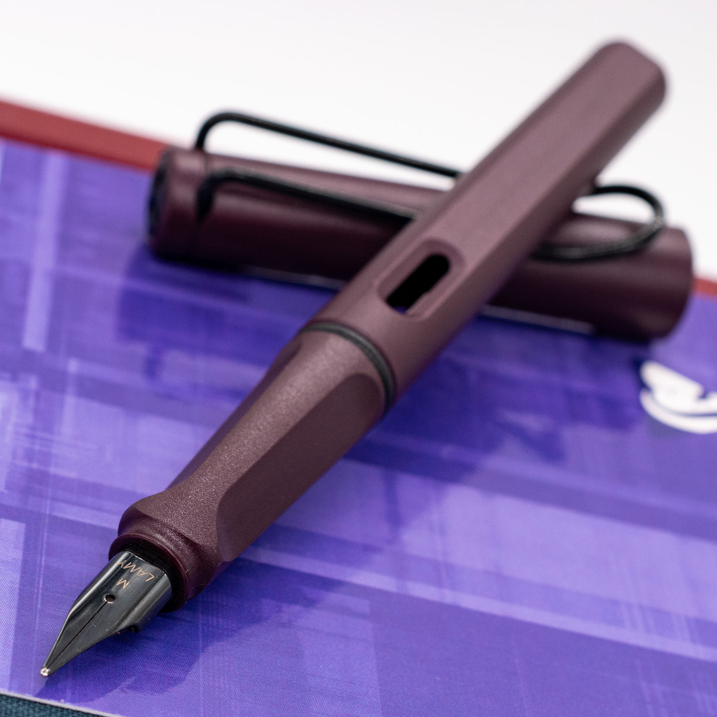 LAMY Safari Fountain Pen - Scarlet uncapped