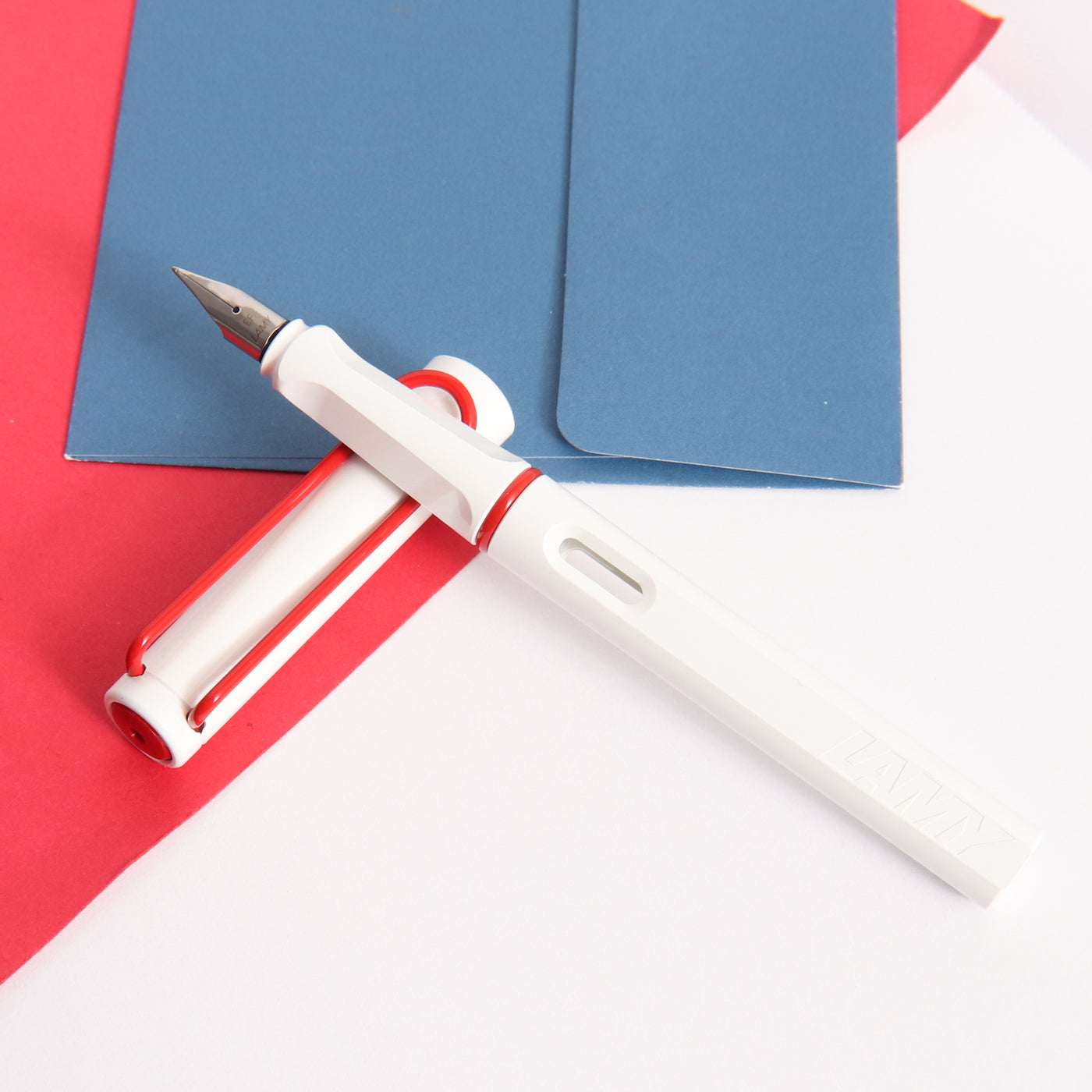     LAMY Safari Limited Edition White With Red Clip Fountain Pen