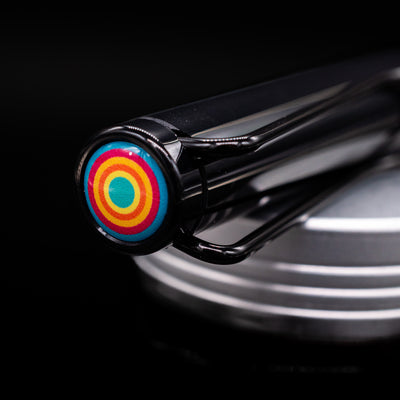 Zoomed view of the top of the cap of the LAMY Safari Multi Fountain Pen in glossy black.