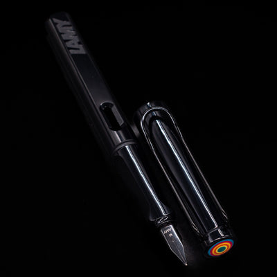 Full view of the uncapped LAMY Safari Multi Fountain Pen in glossy black, displaying its lightweight black barrel and comfortable triangular grip.