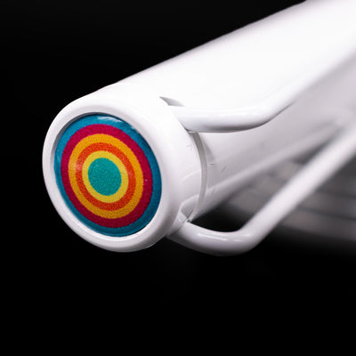 Zoomed view of the top of the cap for the LAMY Safari Multi Fountain Pen in glossy white