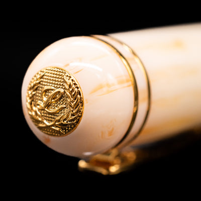 Zoomed-in view of the top of the cap with the finial on the Laban 326 Fountain Pen - Desert Mirage.
