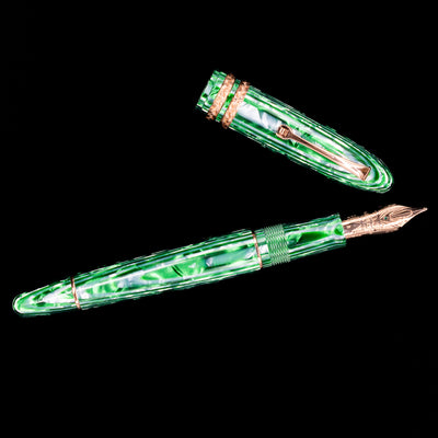 An overhead view of the Leonardo Cigar Leonardo Verde Celluloid Fountain Pen uncapped.