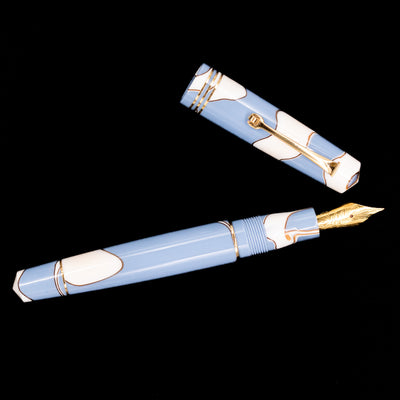 An overhead view of the Leonardo Momento Zero Lavanda Gold Trim Fountain Pen - Preowned uncapped.