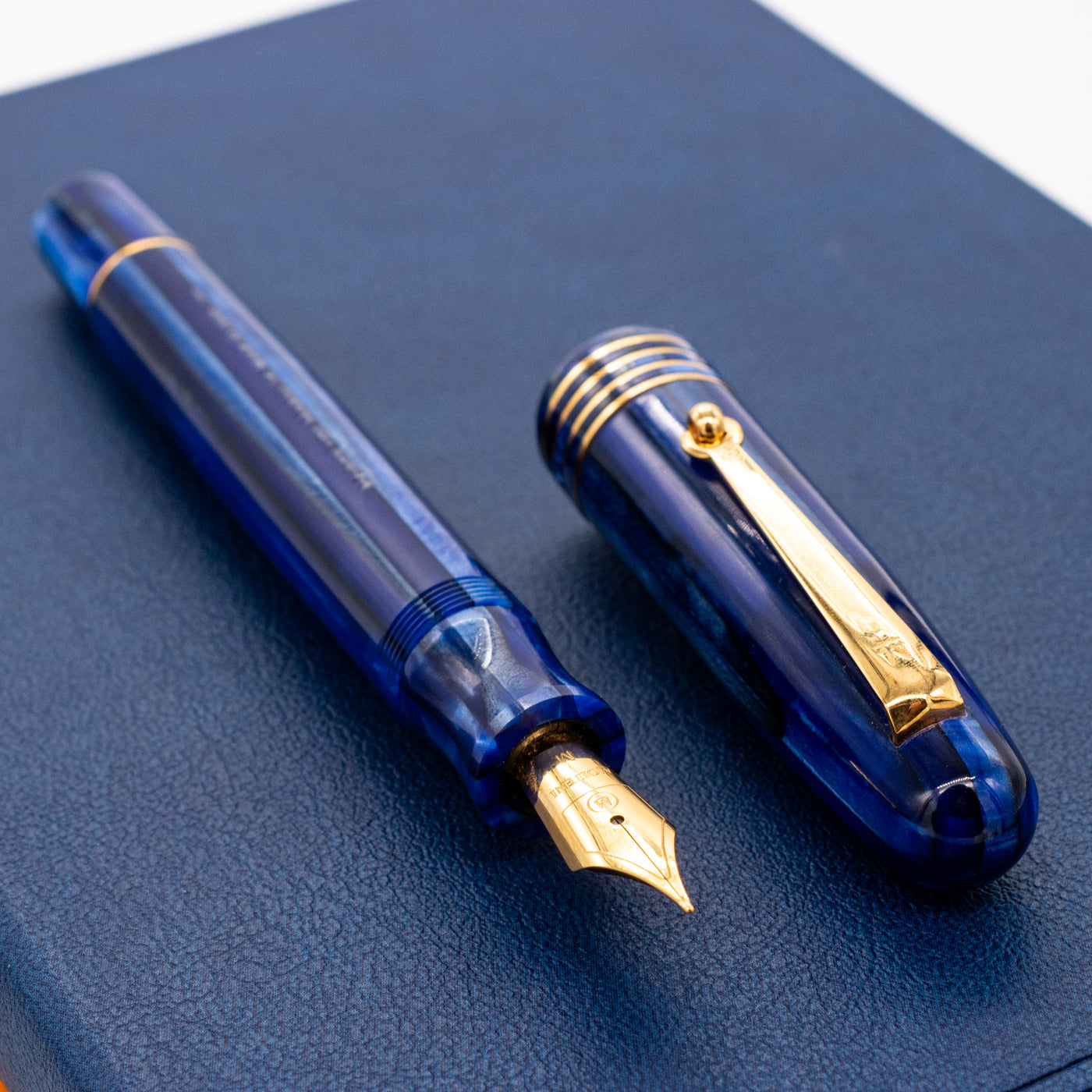 Molteni Modelo 54 Fountain Pen - Celestial Blue spaghetti resin