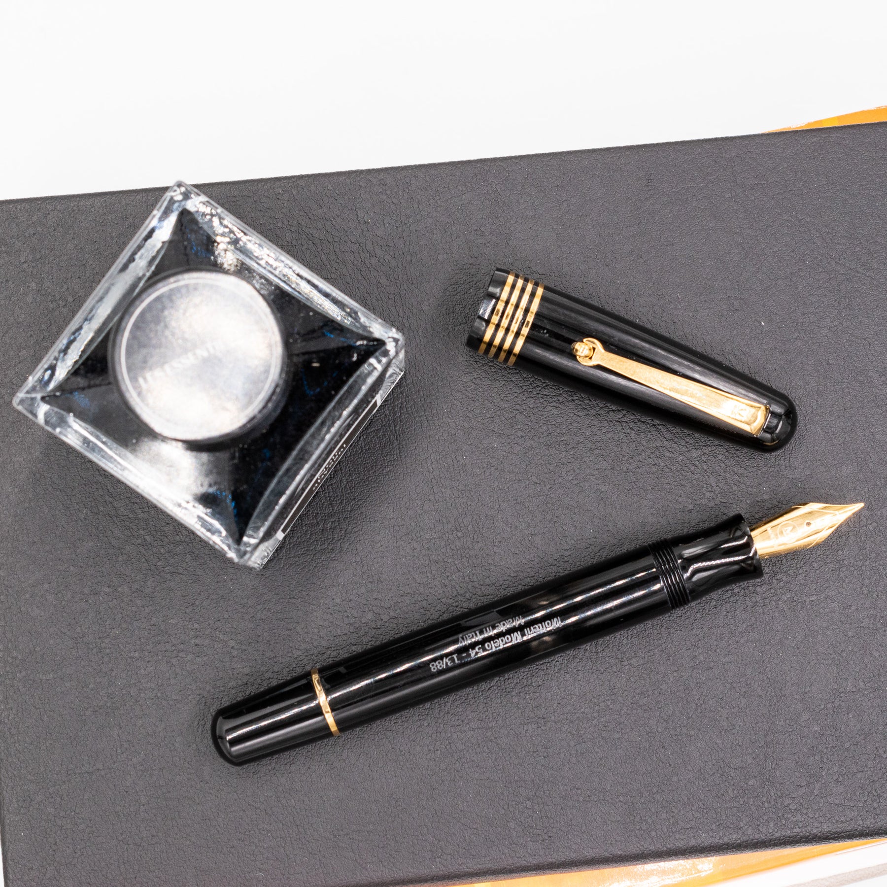 Molteni Modelo 54 Fountain Pen - Jet Black & Gold – Truphae