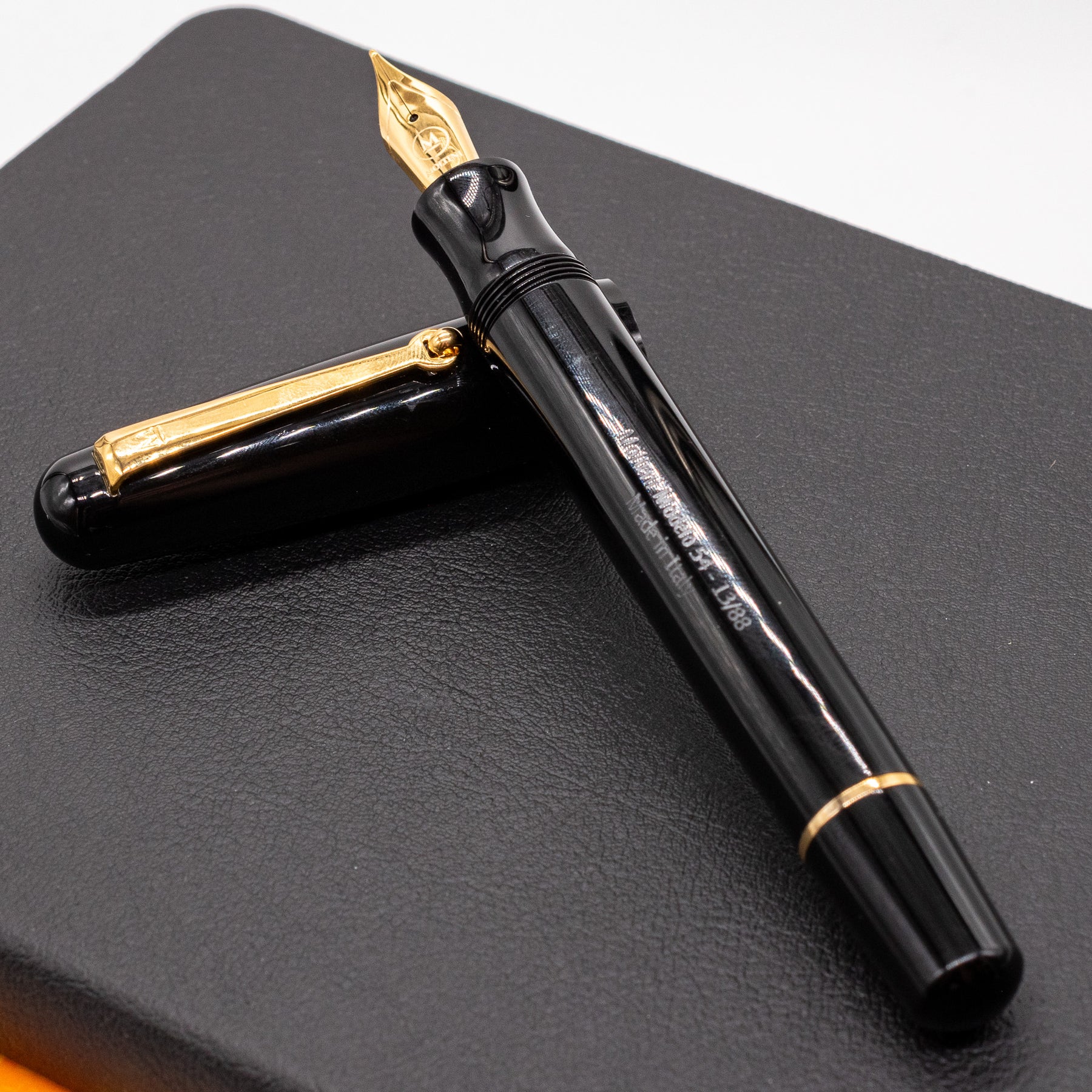 Molteni Modelo 54 Fountain Pen - Jet Black & Gold – Truphae