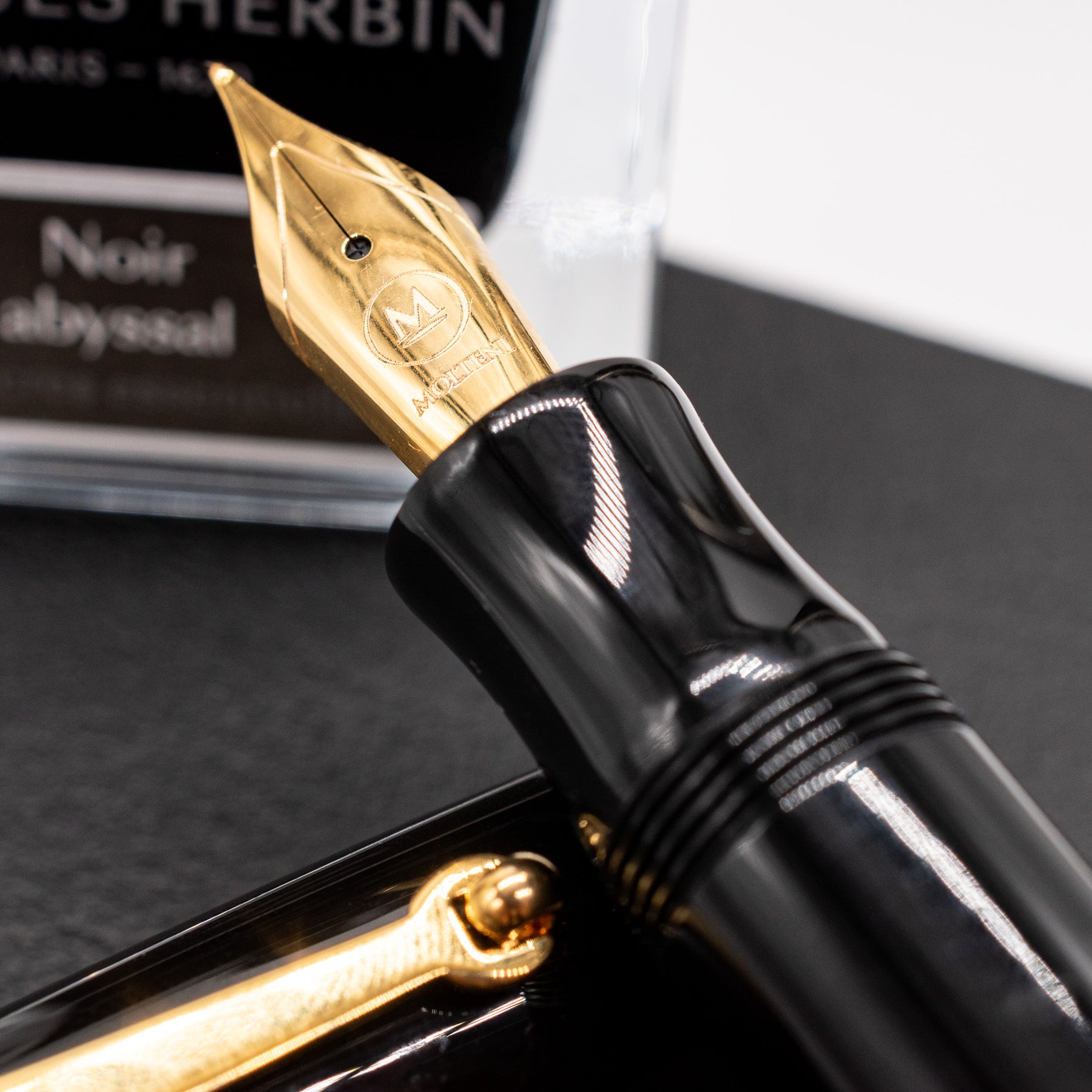 Molteni Modelo 54 Fountain Pen - Jet Black & Gold – Truphae