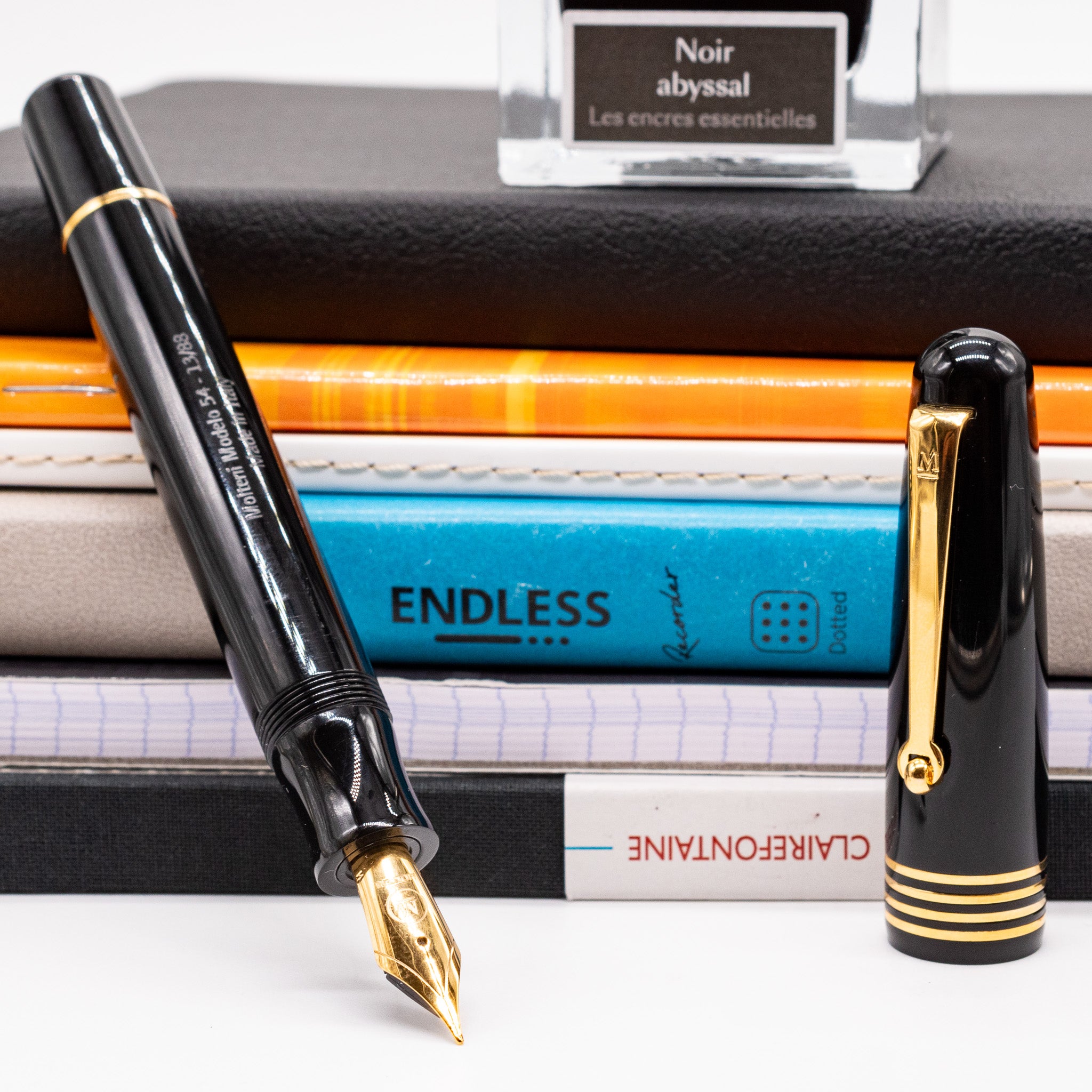 Molteni Modelo 54 Fountain Pen - Jet Black & Gold – Truphae
