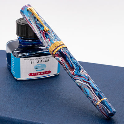 Molteni Modelo 66 Hydrangea Fountain Pen Gold Trim Capped