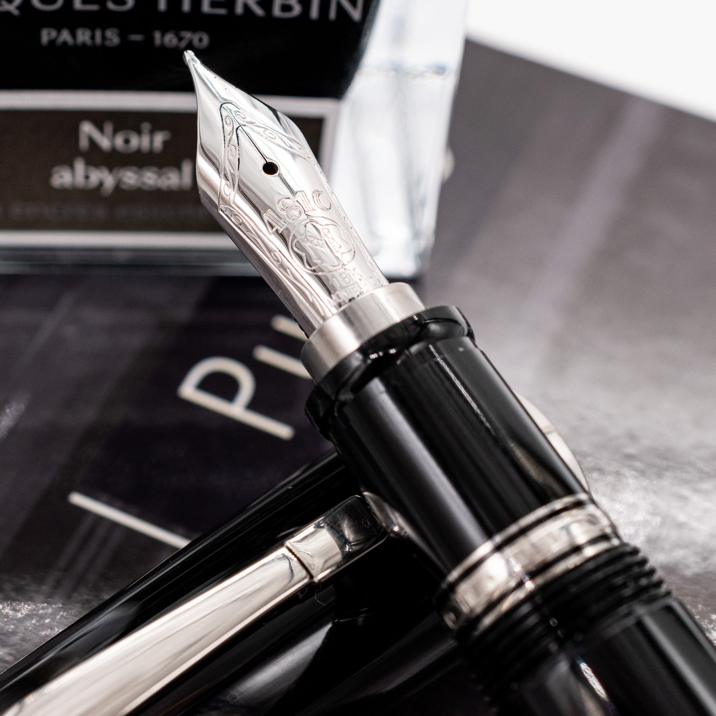 Montblanc Boheme Jumbo Large Fountain Pen 18k gold nib