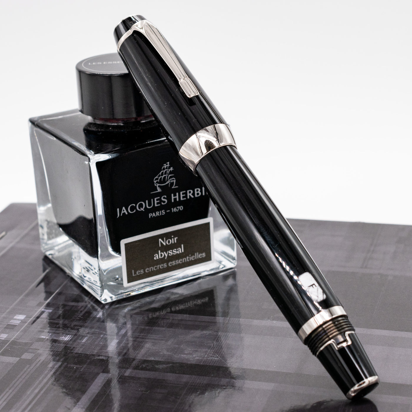 Montblanc Boheme Jumbo Large Fountain Pen capped