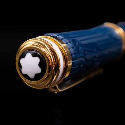 Zoomed-in view of the top of the cap with the finial on the Montblanc Great Characters Homage to Queen Fountain Pen.