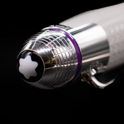  Zoomed-in view of the top of the cap with the finial on the Montblanc Great Characters Jimi Hendrix Fountain Pen.