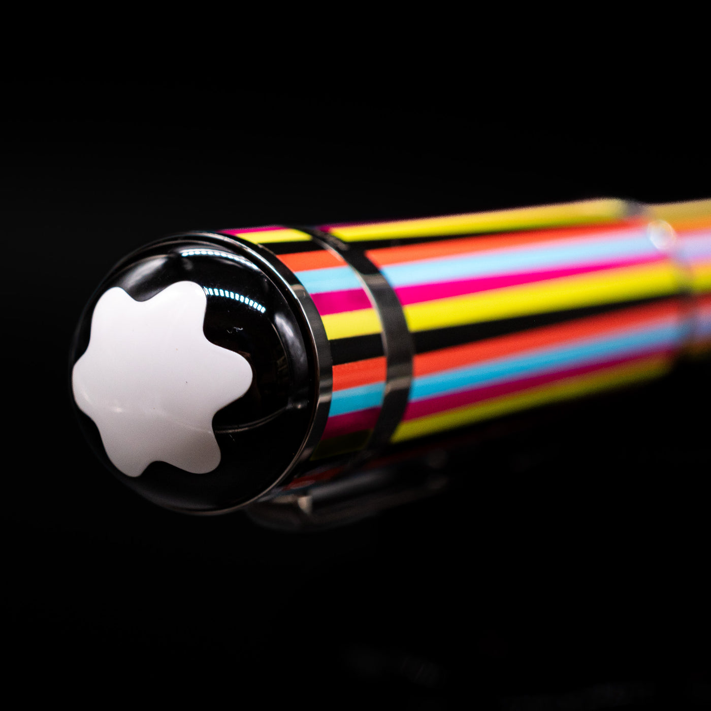 Zoomed-in view of the top of the cap with the finial on the Montblanc Great Characters The Beatles Special Edition Fountain Pen - Preowned.