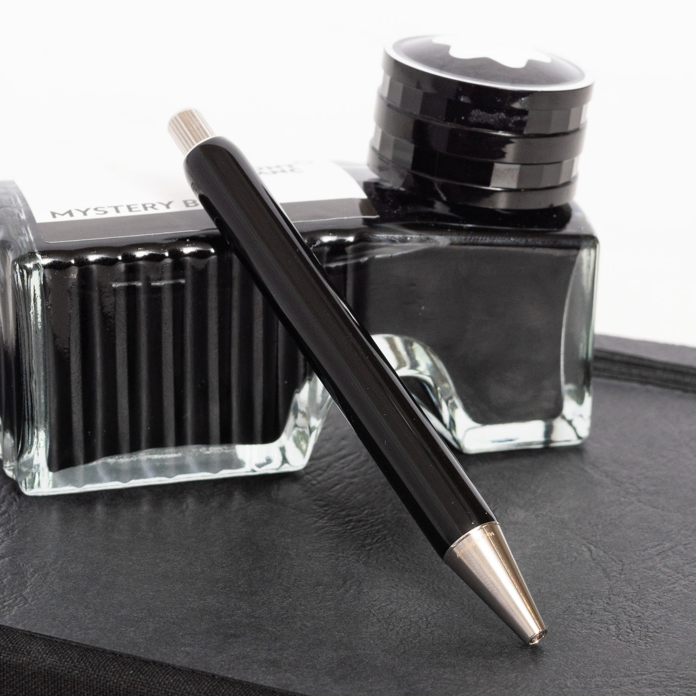 Montblanc Heritage Collection Rouge et Noir Baby Special Edition Ballpoint Pen Closed