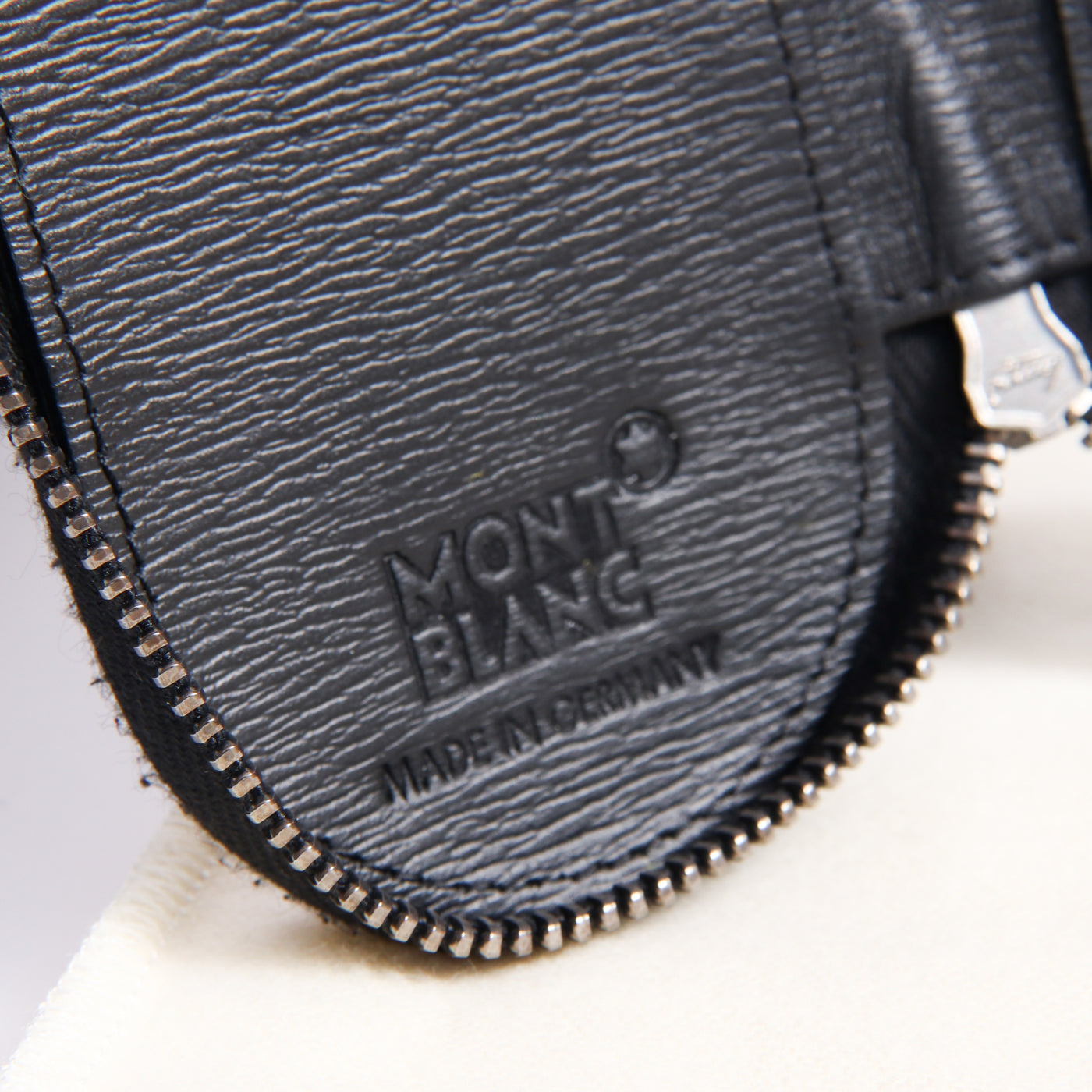 Montblanc Leather Goods 4810 Westside Two Pen Pouch with Zip 103402 Preowned Brand Name