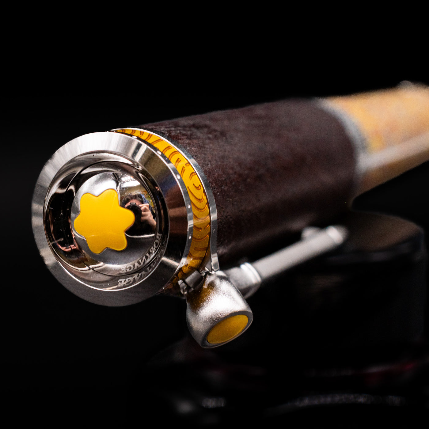  Zoomed-in view of the top of the cap with the finial on the Montblanc Masters of Art Homage to Vincent Van Gogh Limited Edition 4810 Rollerball Pen - Preowned.