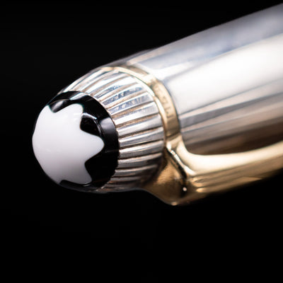 Zoomed-in view of the top of the cap with the finial on the Montblanc Meisterstuck 144DS Solitaire Doue Fountain Pen - Preowned.