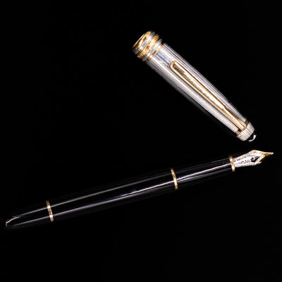 An overhead view of the Montblanc Meisterstuck 144DS Solitaire Doue Fountain Pen - Preowned uncapped.