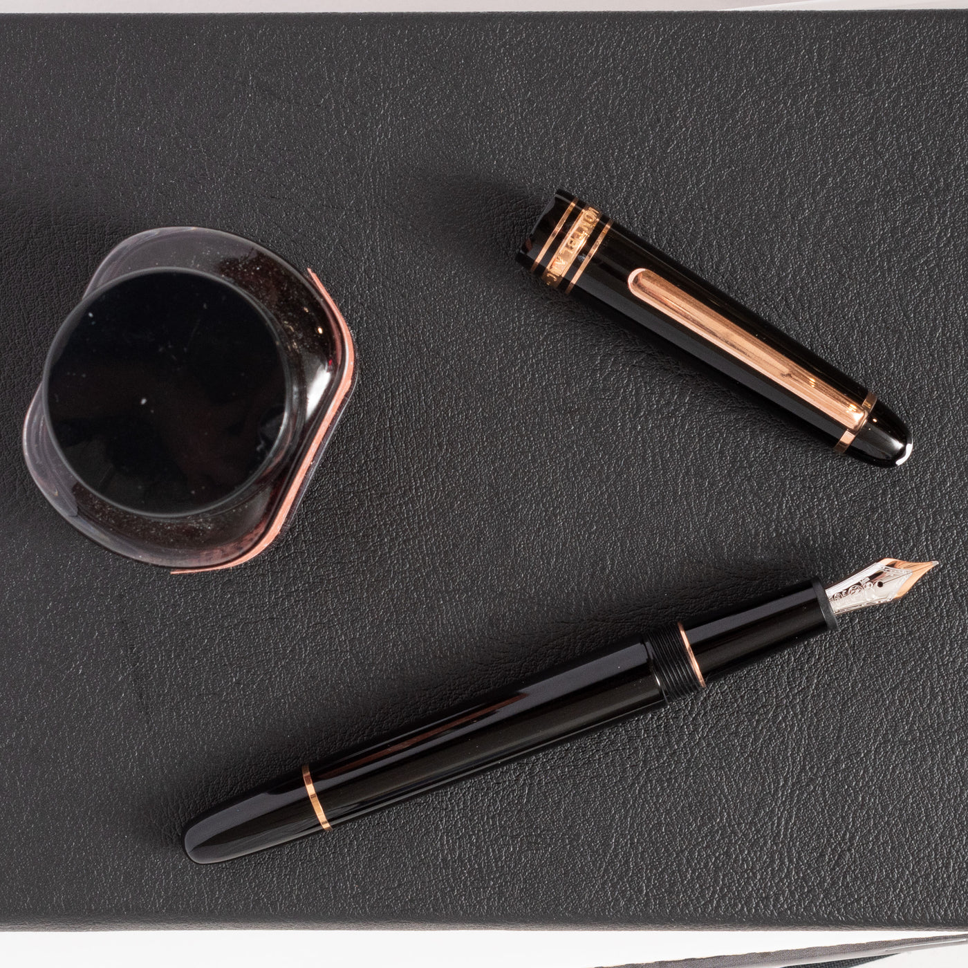 Montblanc Meisterstuck 145 Classique Black & Red Gold Fountain Pen Rose Gold